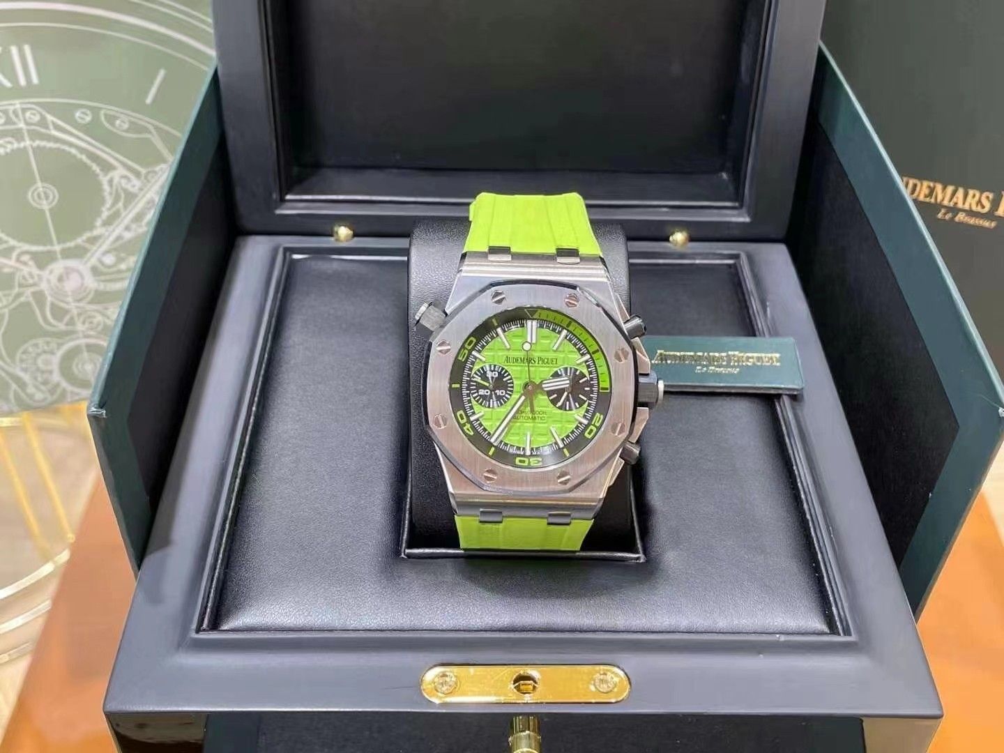 Audemars Piguet Royal Oak Offshore Diver - Green with Black Accents_7