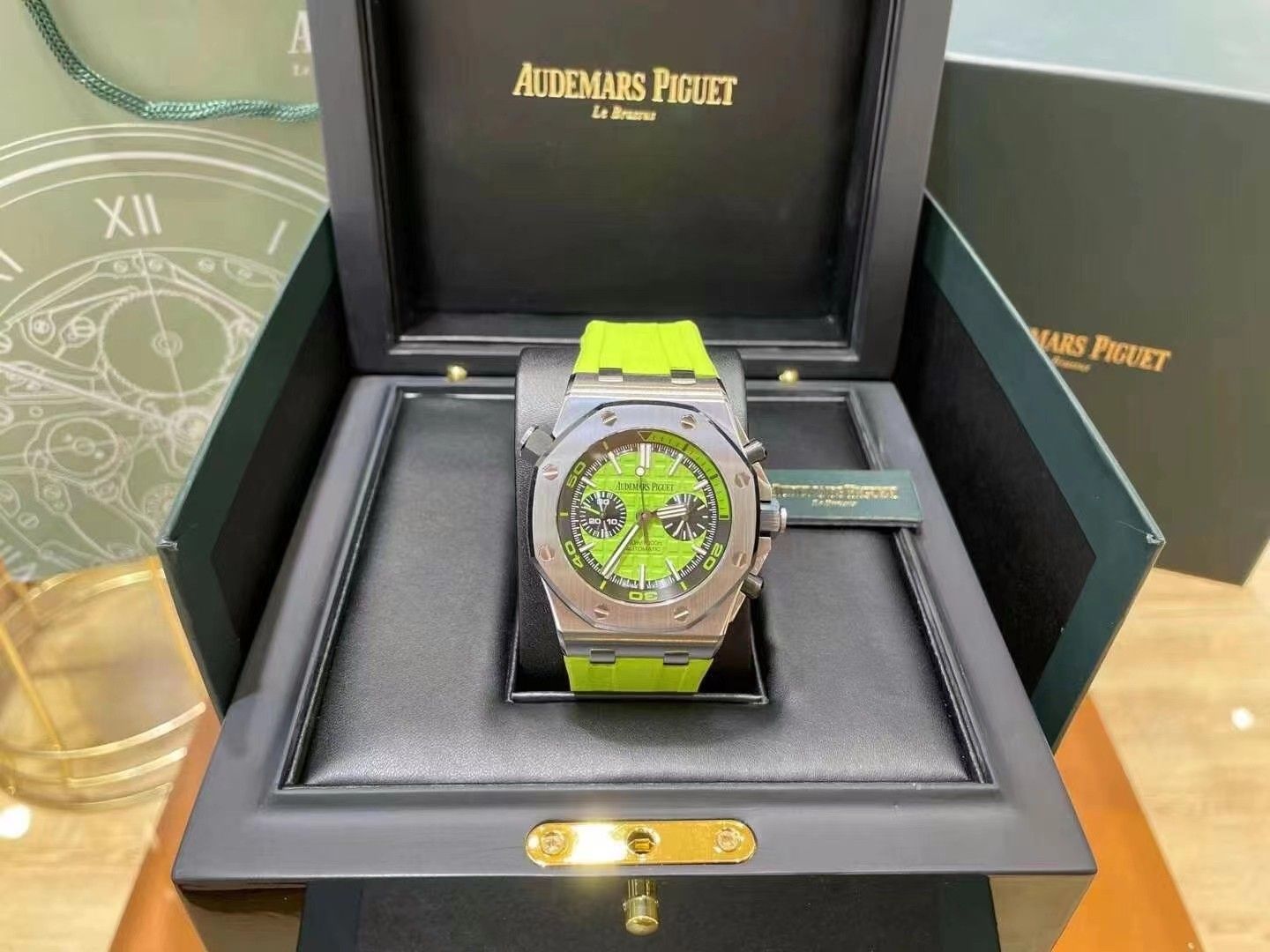 Audemars Piguet Royal Oak Offshore Diver - Green with Black Accents_8