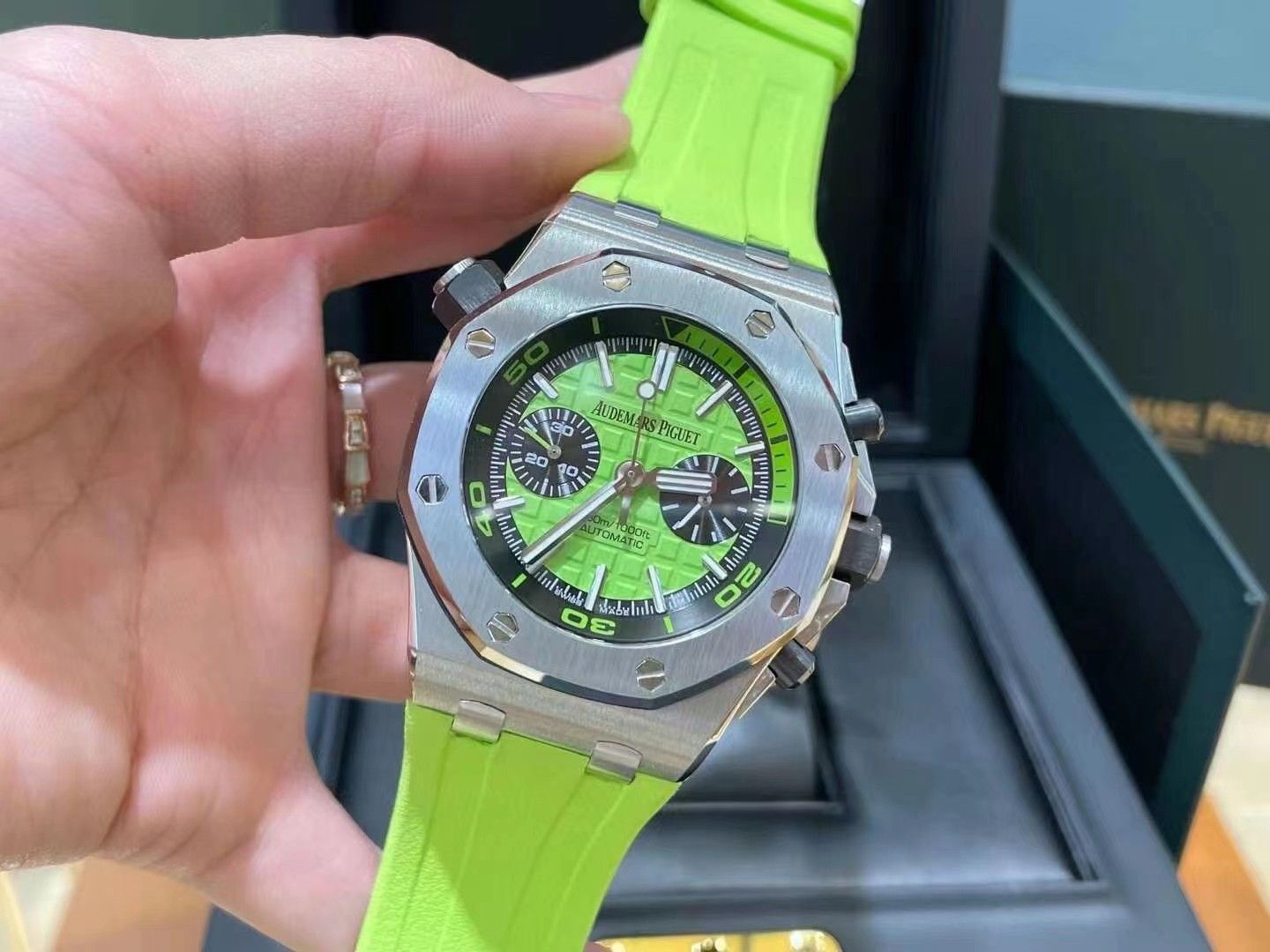 Audemars Piguet Royal Oak Offshore Diver - Green with Black Accents_1