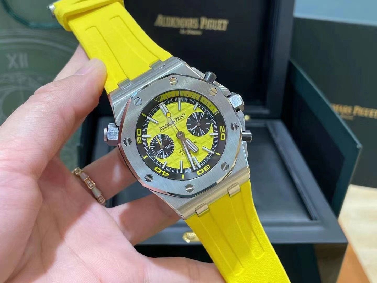 Audemars Piguet Royal Oak Offshore Diver - Yellow with Black Accents_2