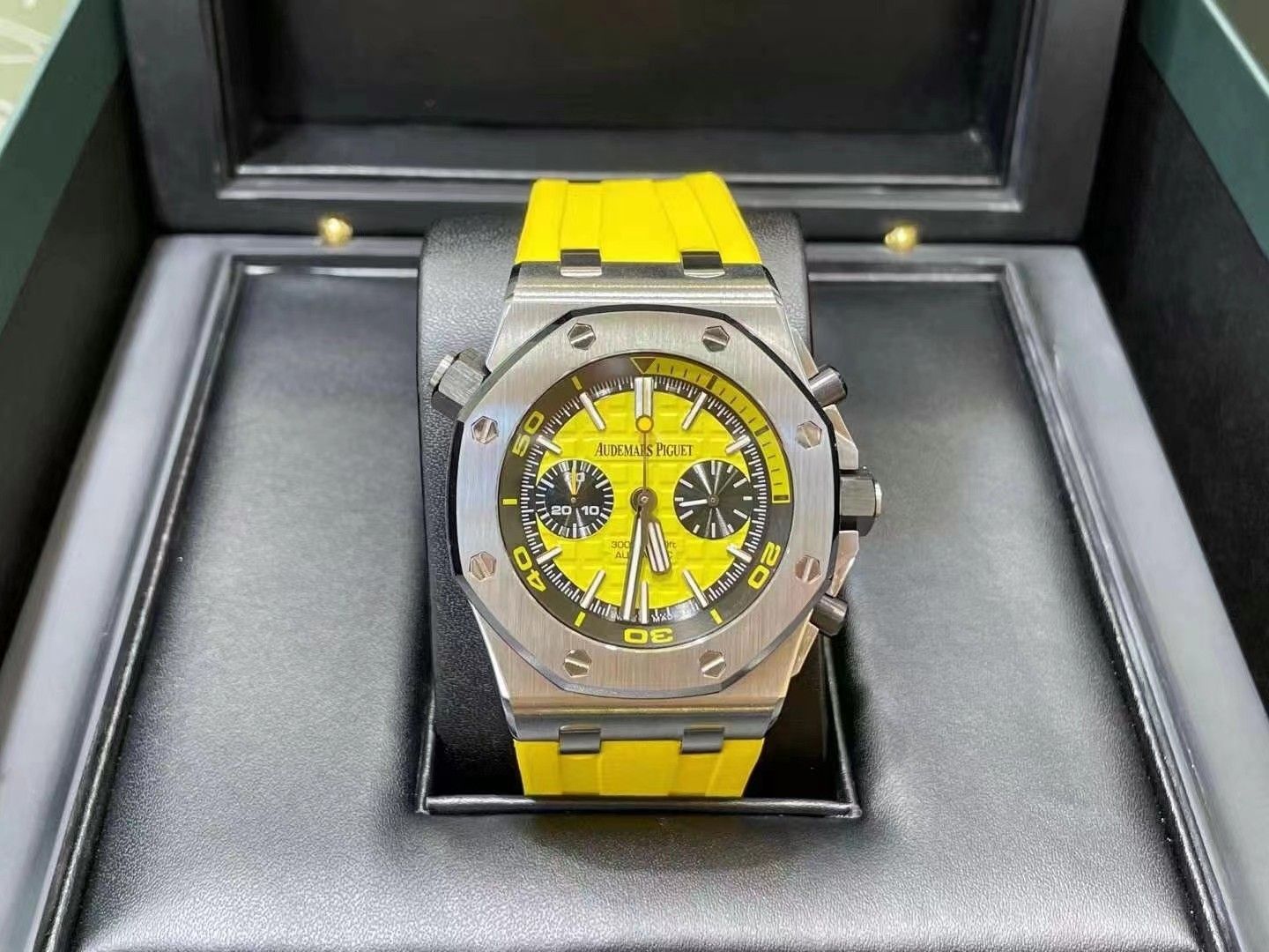 Audemars Piguet Royal Oak Offshore Diver - Yellow with Black Accents_6