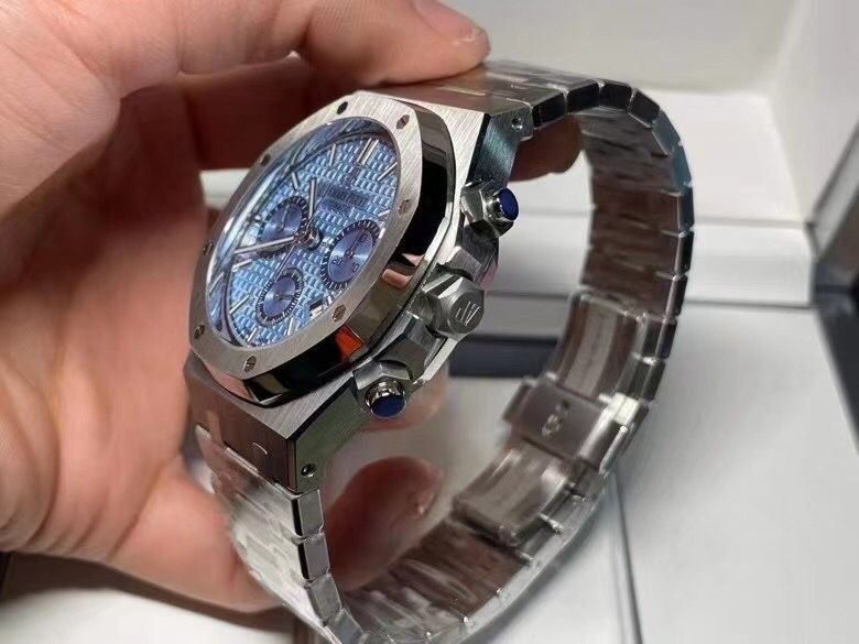 Audemars Piguet Royal Oak Chronograph - Light Blue Dial with Steel Bracelet_3