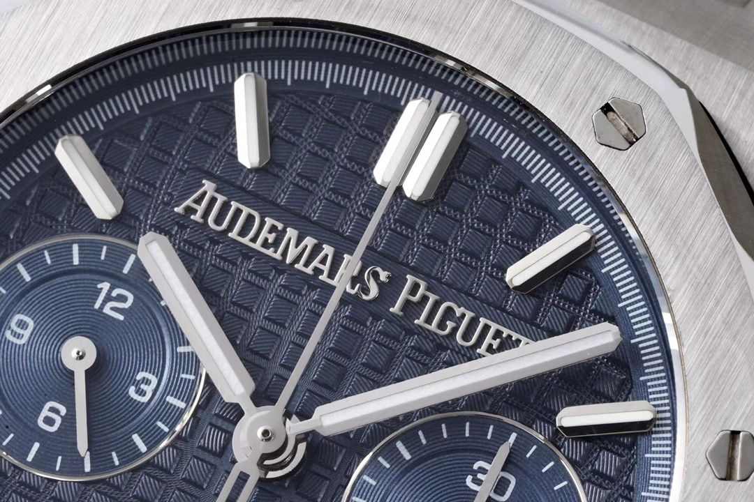 Audemars Piguet Royal Oak Chronograph - Dark Blue Dial_3