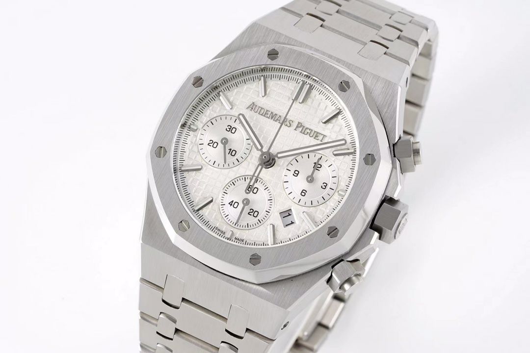 Audemars Piguet Royal Oak Chronograph - Silver Dial_1