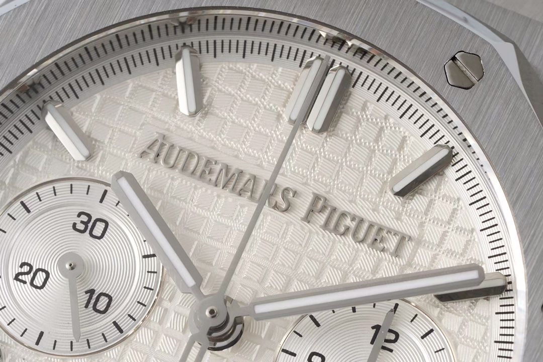 Audemars Piguet Royal Oak Chronograph - Silver Dial_3