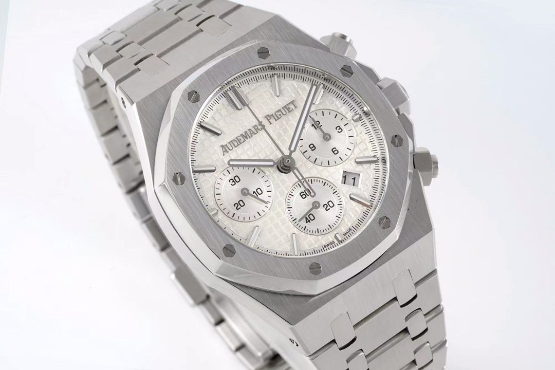 Audemars Piguet Royal Oak Chronograph - Silver Dial_2