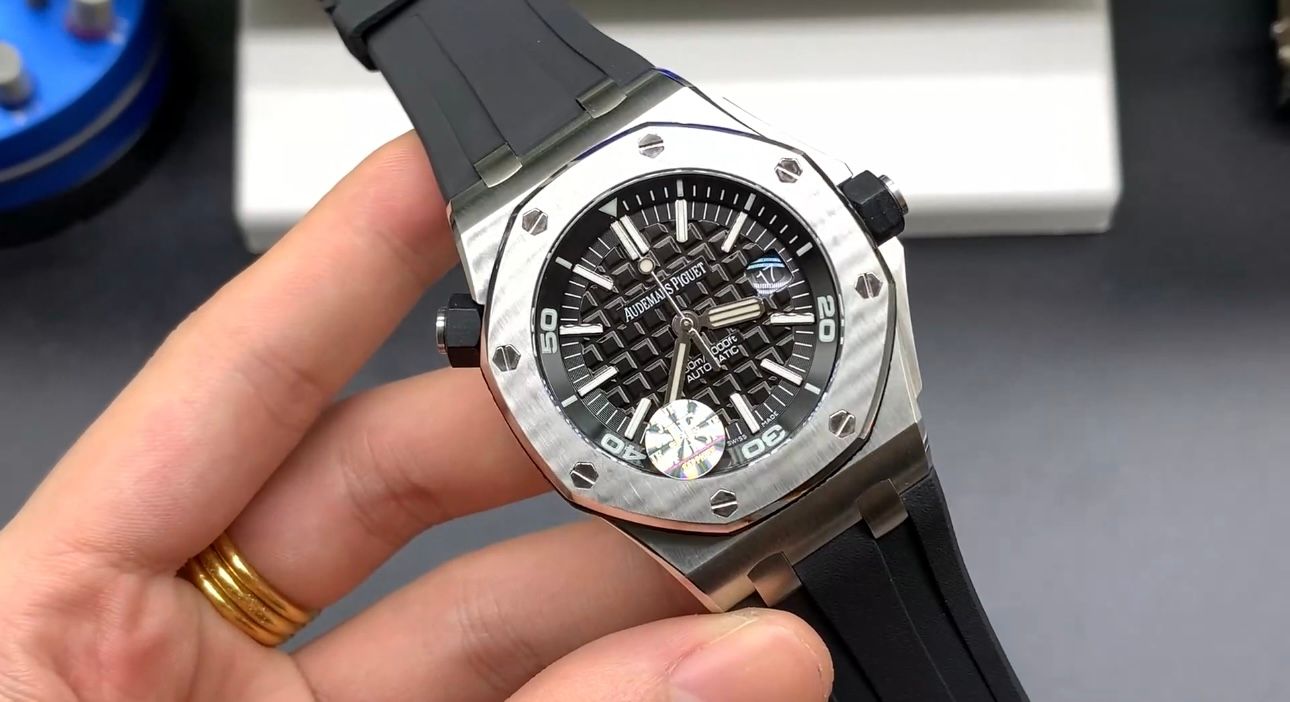 Audemars Piguet Royal Oak Offshore Diver -  Black Dial_1