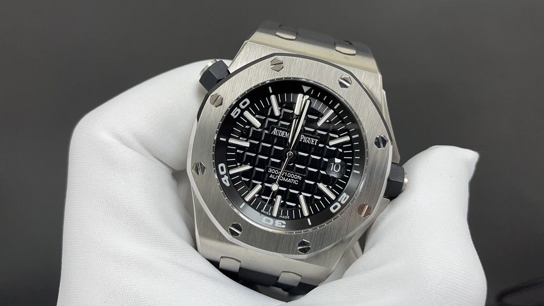 Audemars Piguet Royal Oak Offshore Diver - Black Dial_2