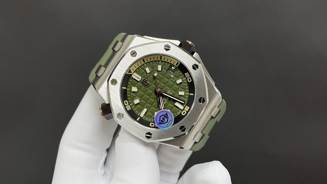 Audemars Piguet Royal Oak Offshore Diver - Green Dial _1