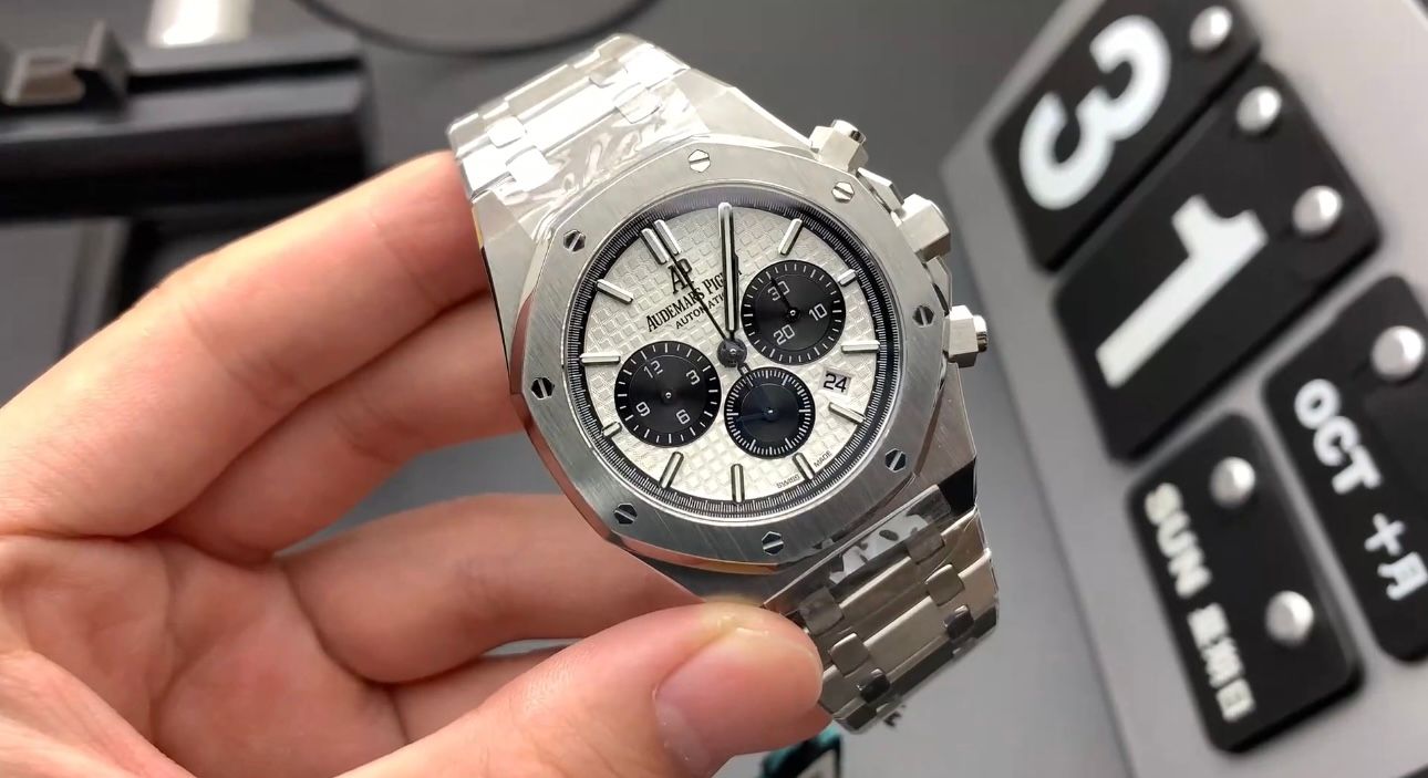 Audemars Piguet Royal Oak Chronograph -Silver Dial_1