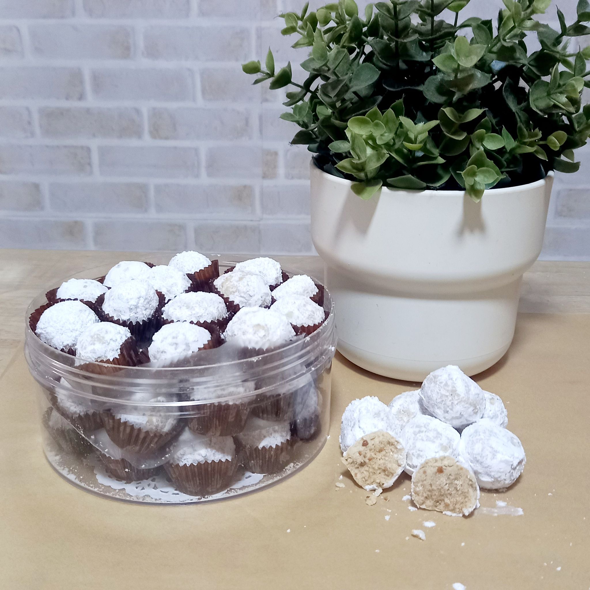 Makmur / Momo Peanut Snowball Cookies_0