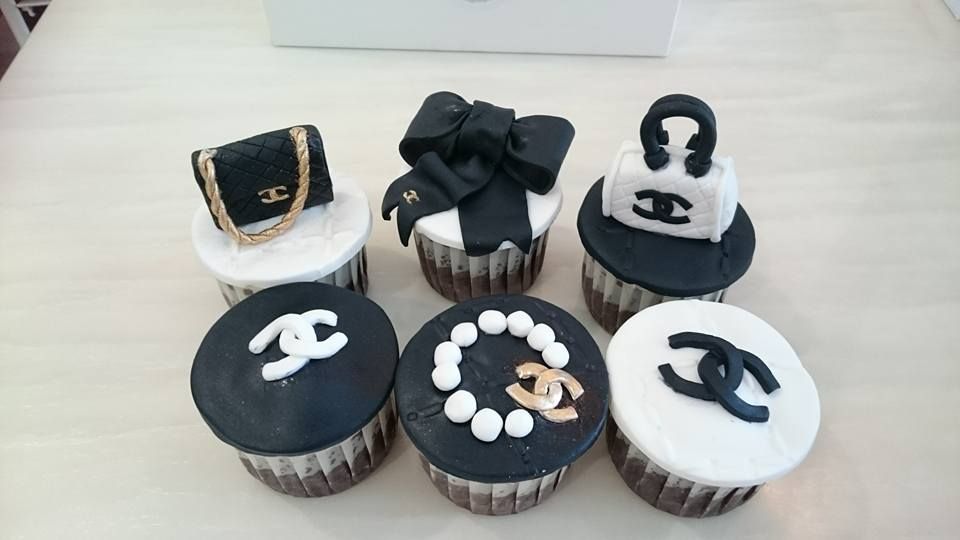 Customised Cakes_18