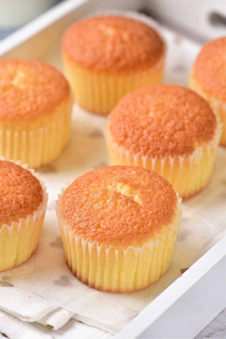 Vanilla Sponge Cuffins_0