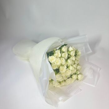 Baby rose white bouquet / باقة ورد بيضاء اللون_0