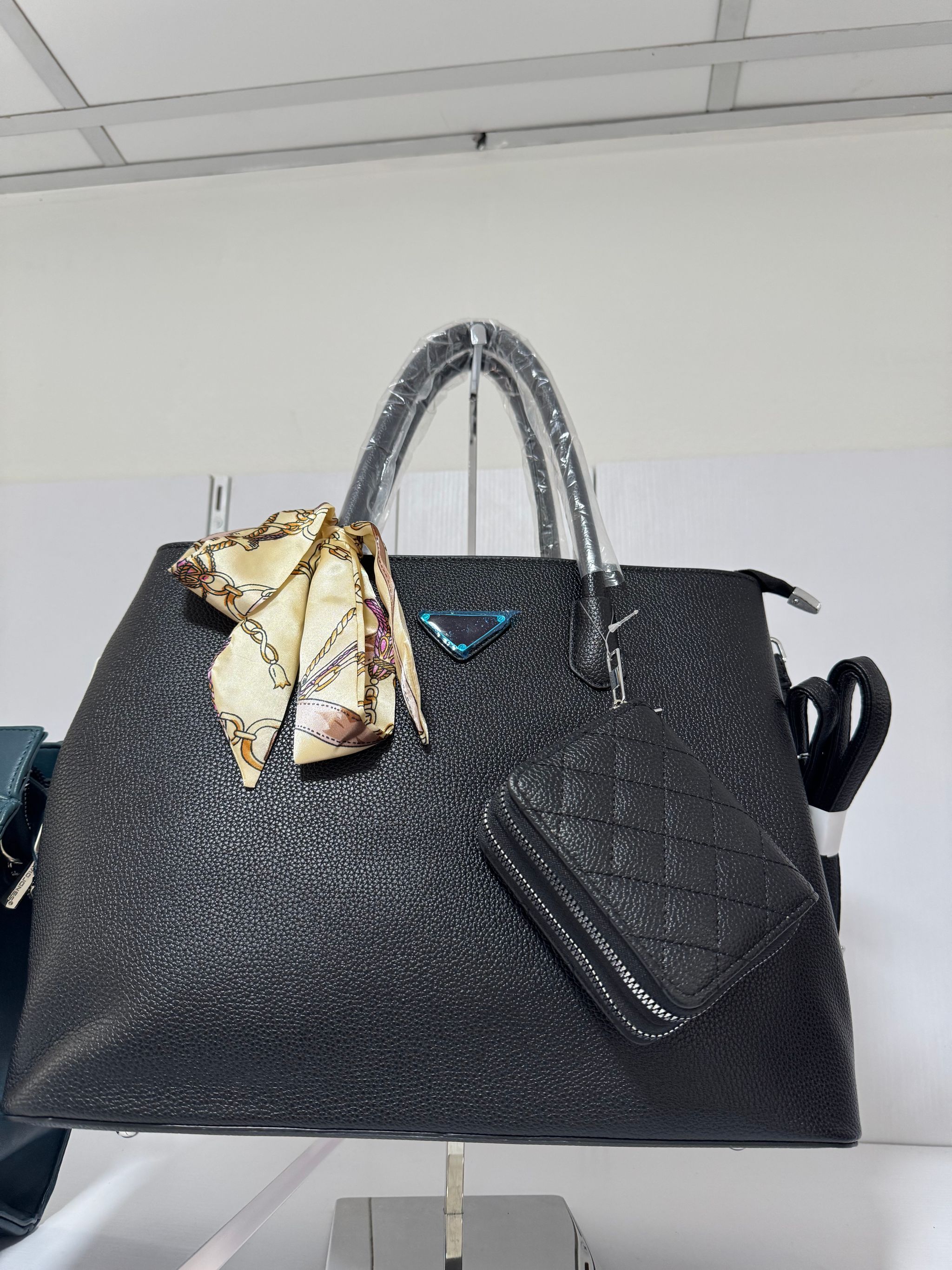 Large handbag with wallet _6