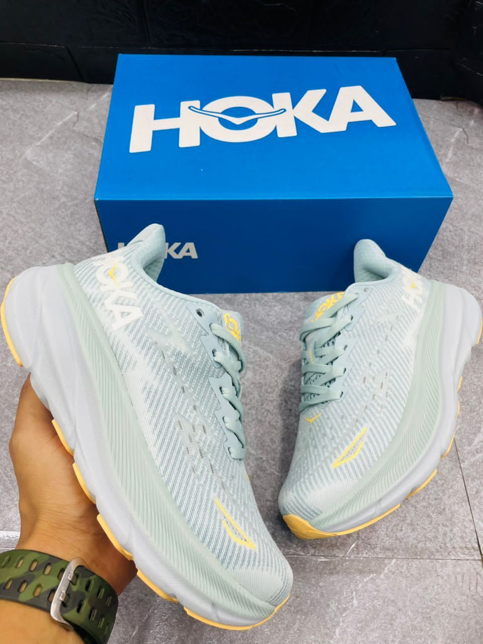 HOKA CLINFON 9_11