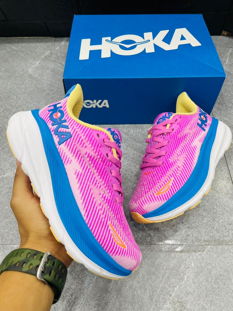 HOKA CLINFON 9_9