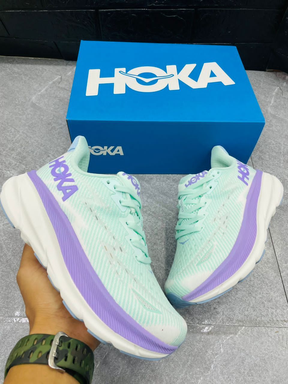 HOKA CLINFON 9_10