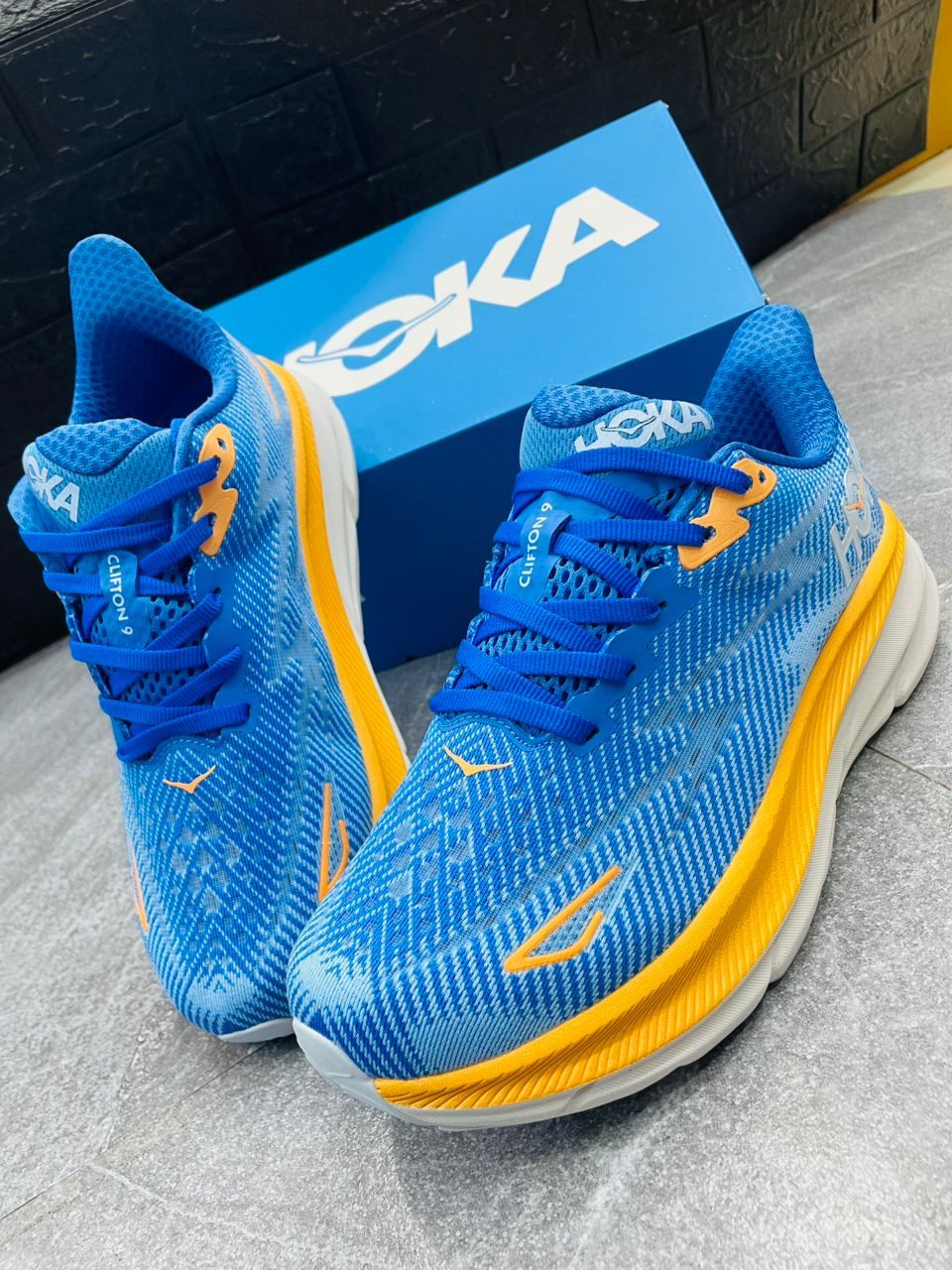 HOKA CLINFON 9_0