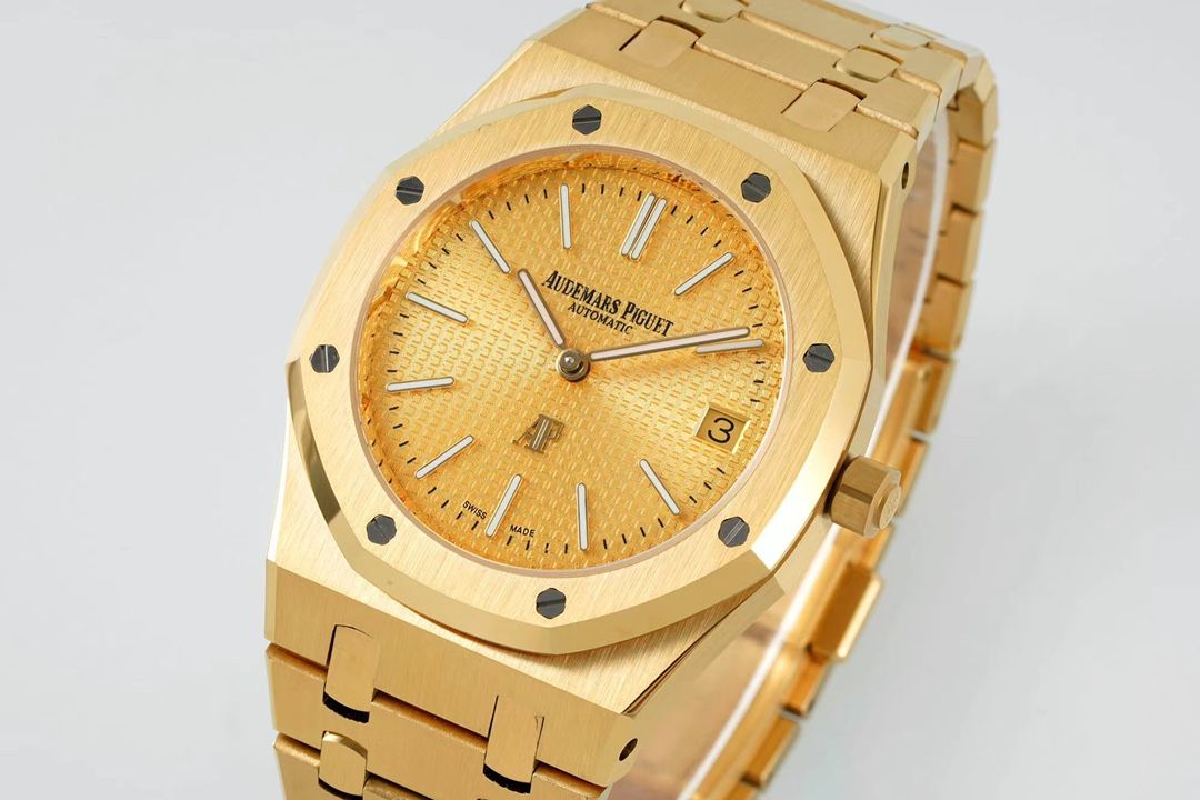 Audemars Piguet Royal Oak Jumbo Yellow Gold_3