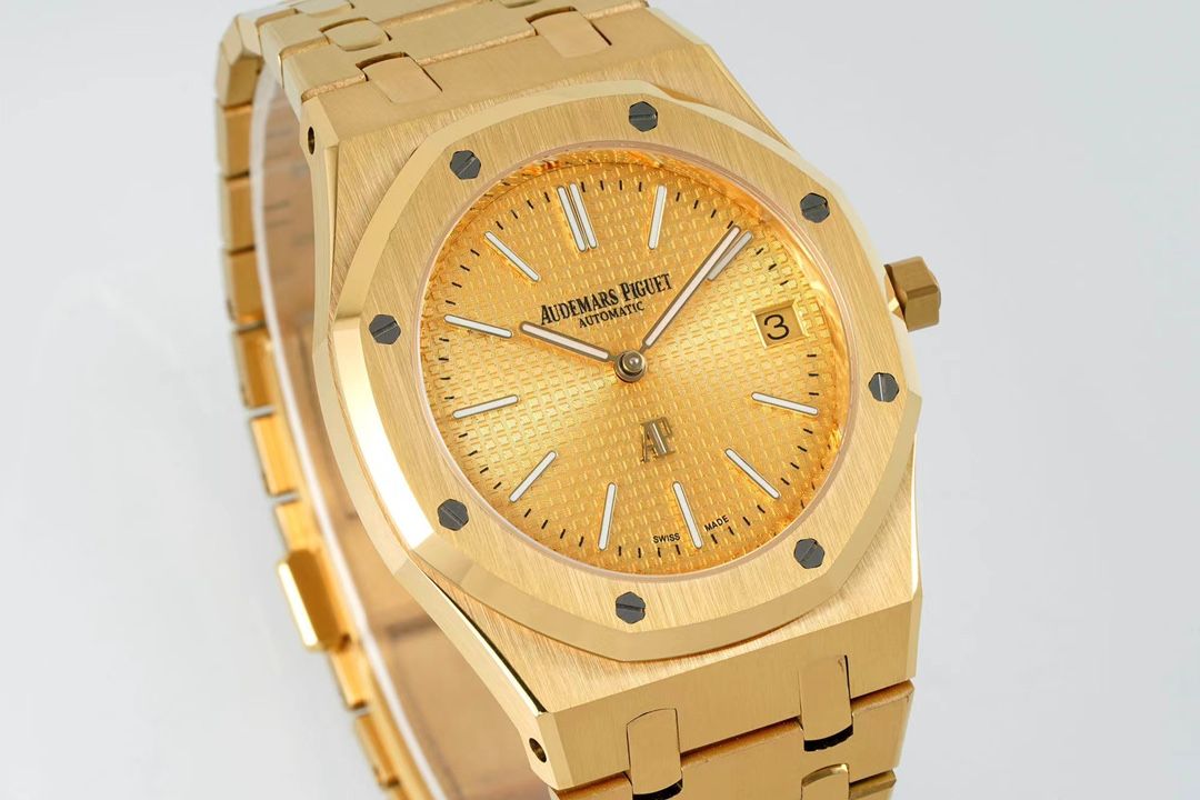 Audemars Piguet Royal Oak Jumbo Yellow Gold_1