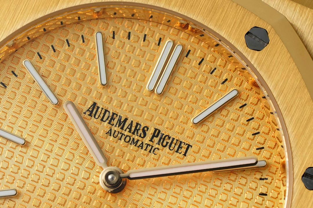 Audemars Piguet Royal Oak Jumbo Yellow Gold_2