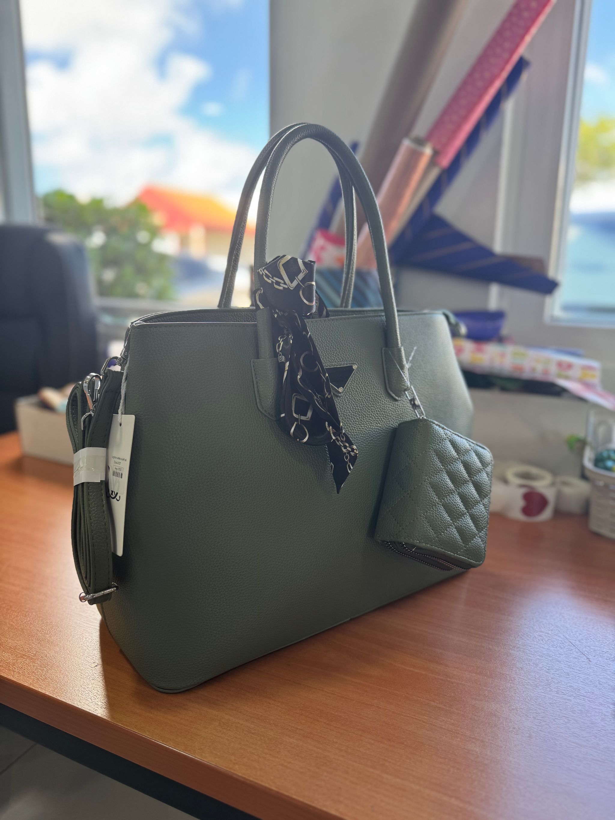 Large handbag with wallet _10