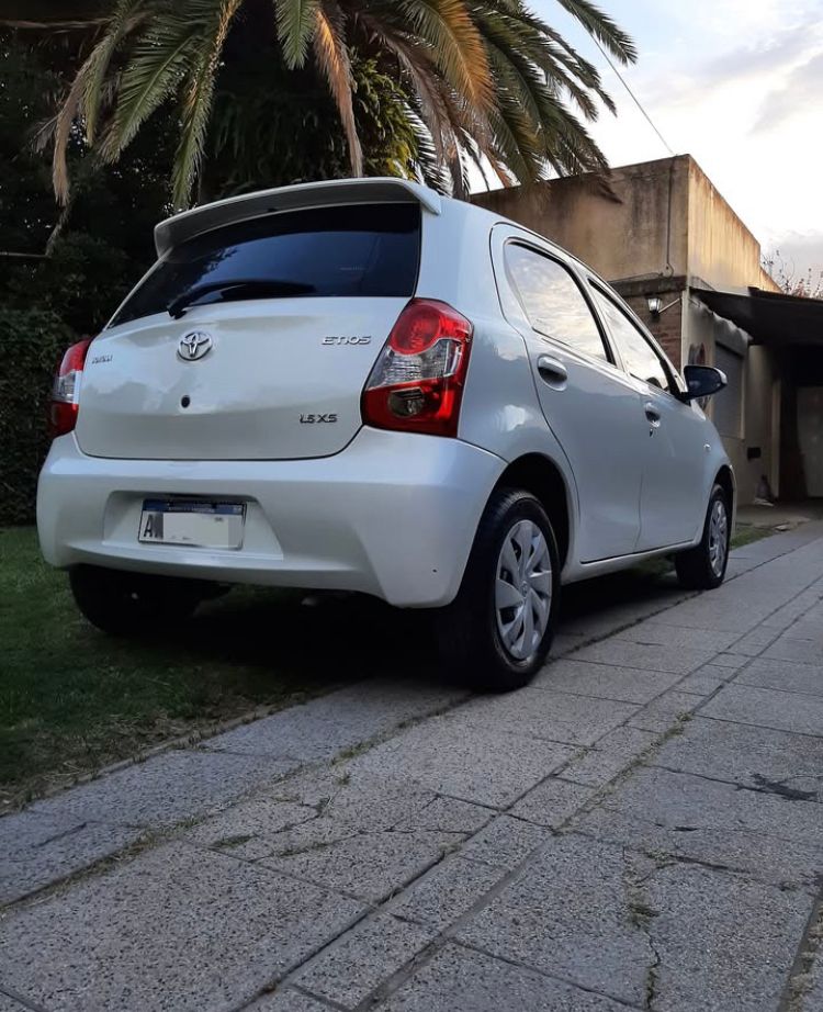 Etios XS à hayon_3