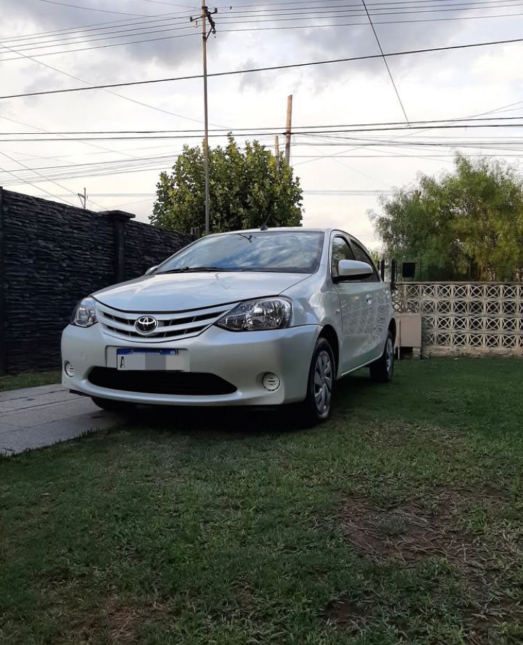 Etios XS à hayon_1