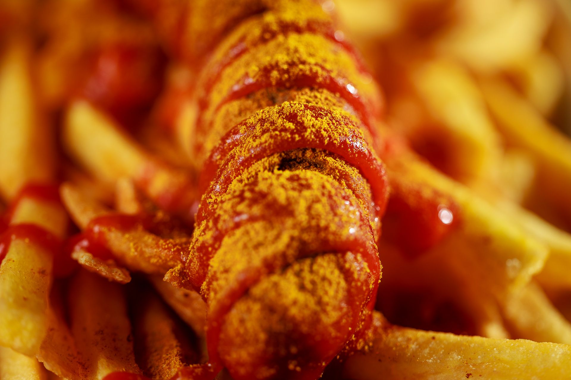 Currywurst/Käsekrainer/Bratwurst mit Pommmes_2