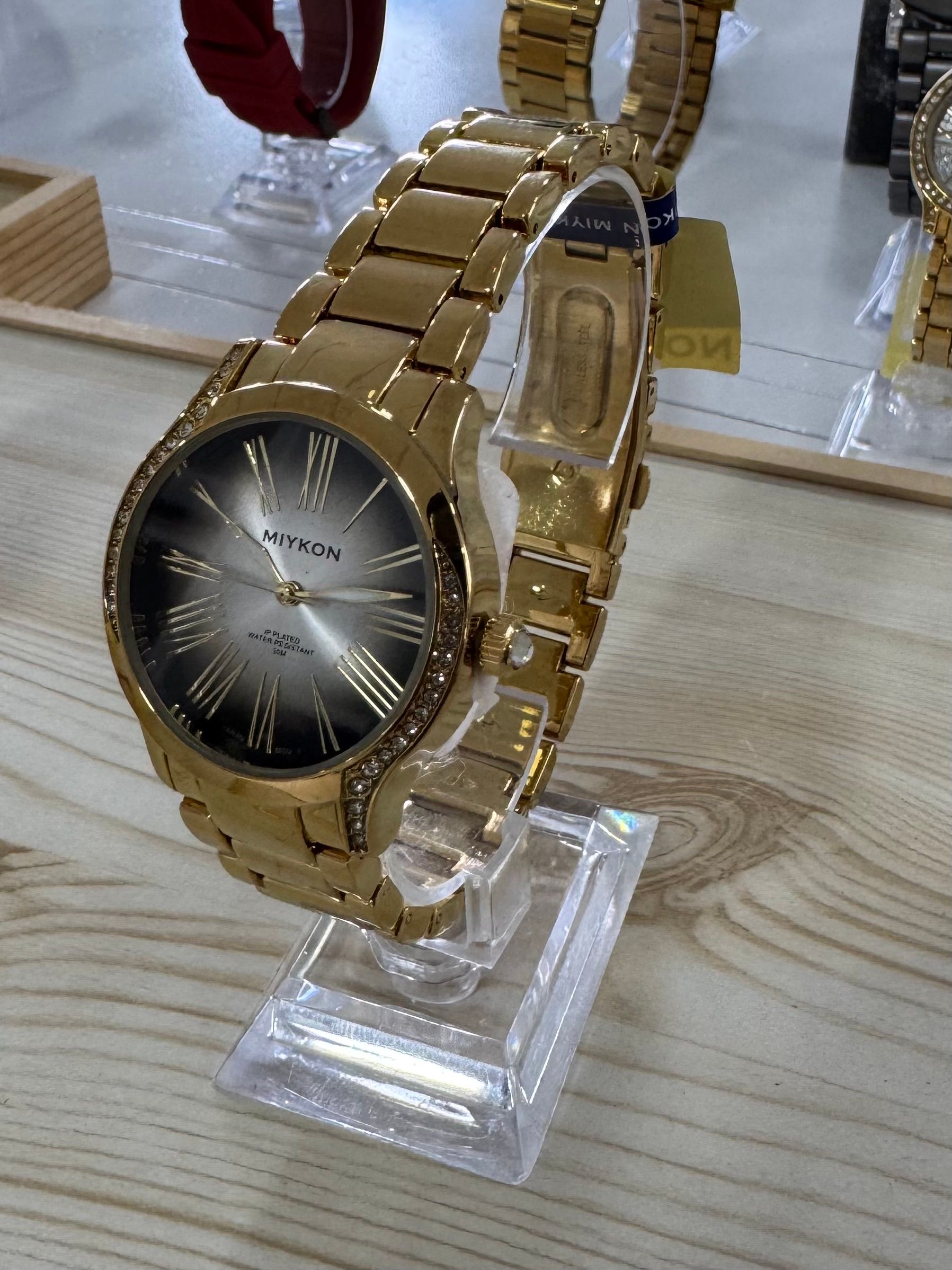 Miykon gold watch for women_0