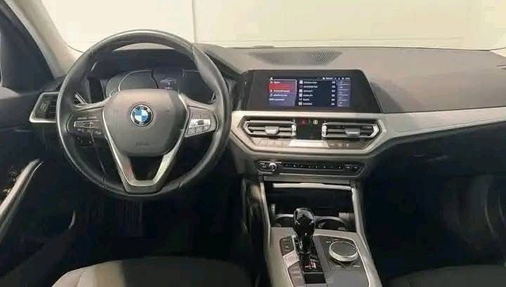 BMW 318i / 2021_1