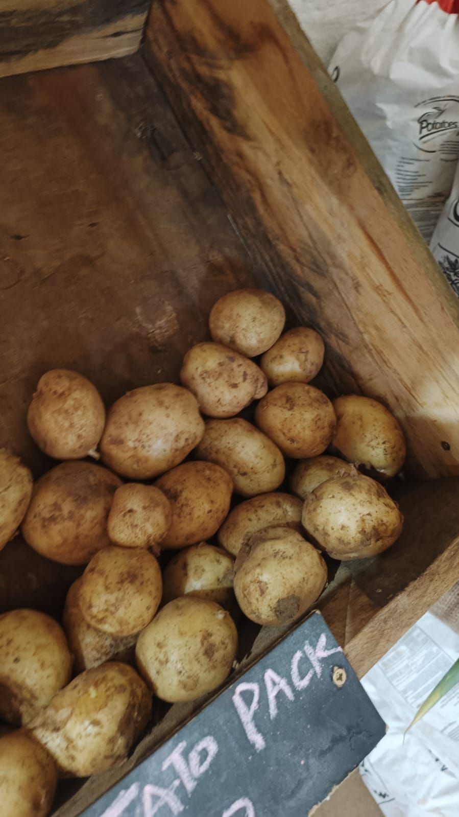 1kg unwashed organic potatoes_0