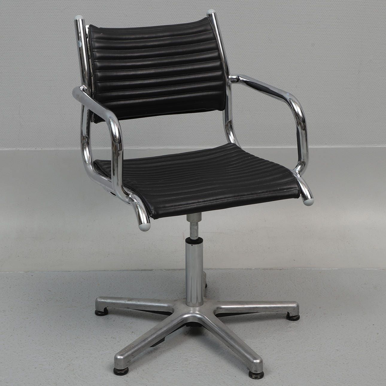 Chair_0