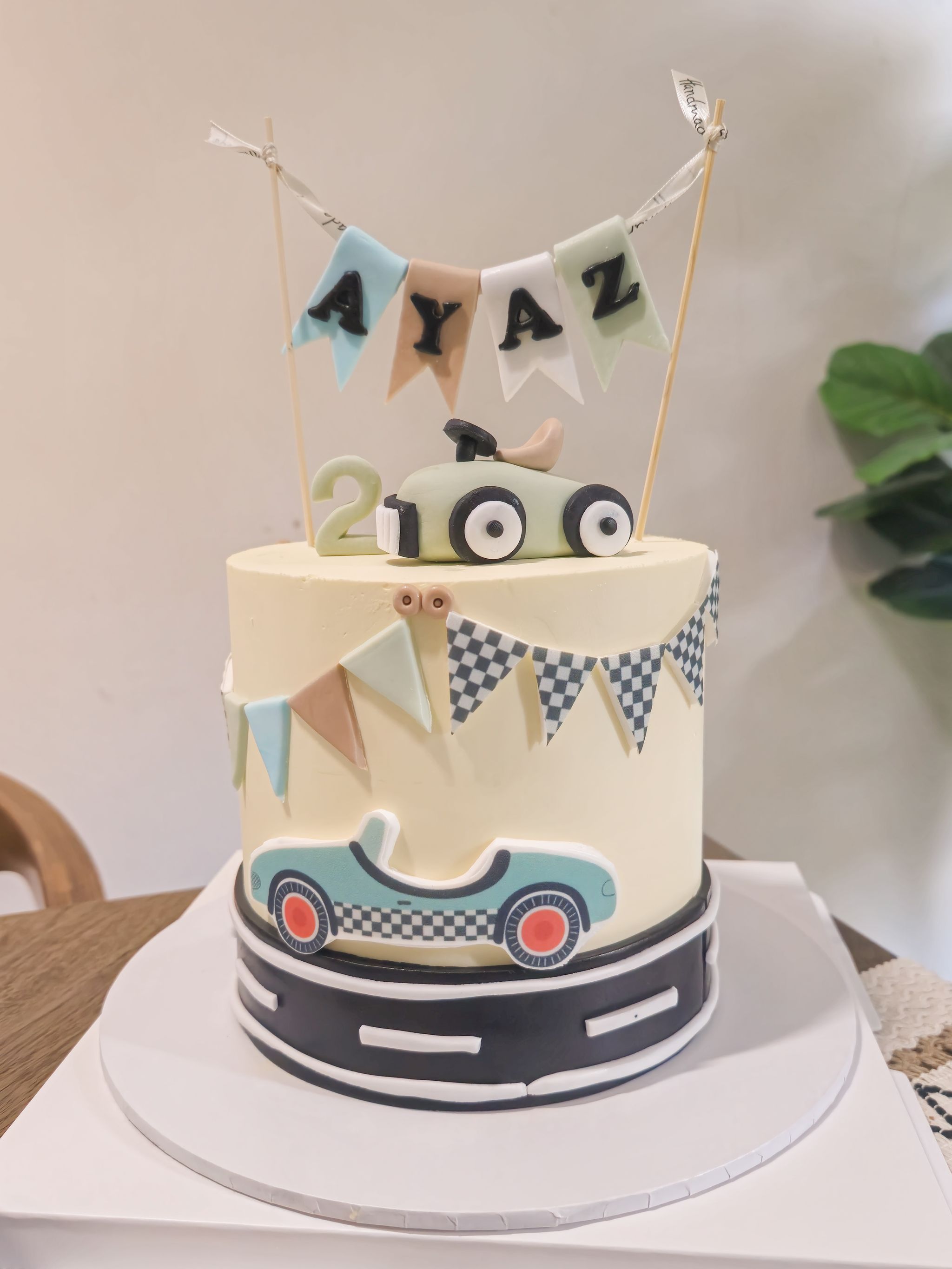 Vintage race car cake_0