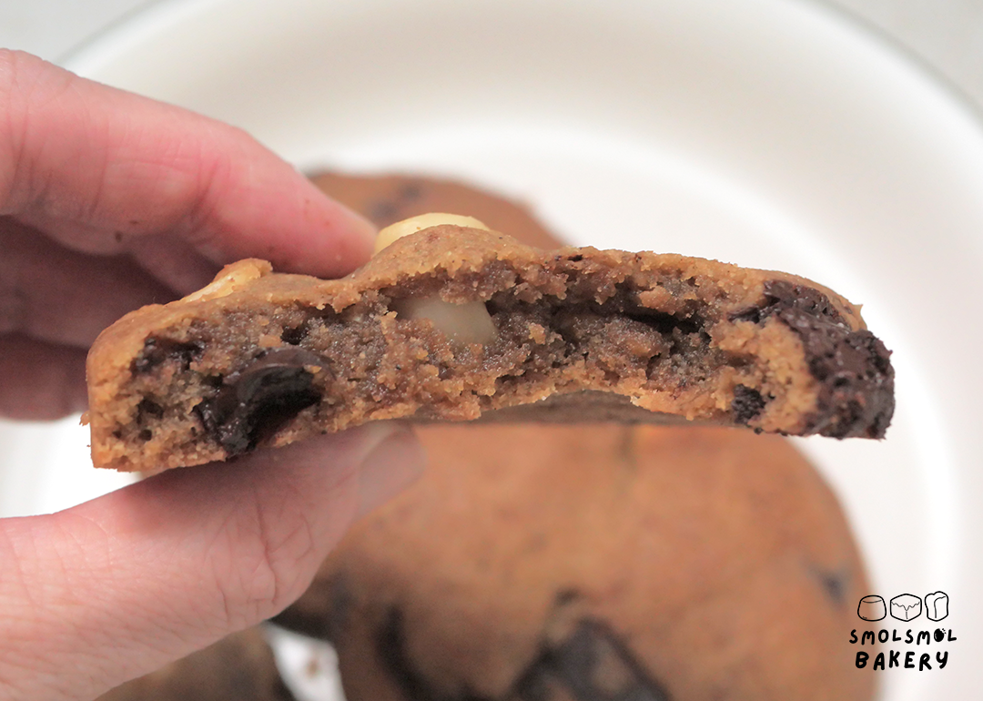 brown butter cookie with dark chocolate & macadamia nuts_1