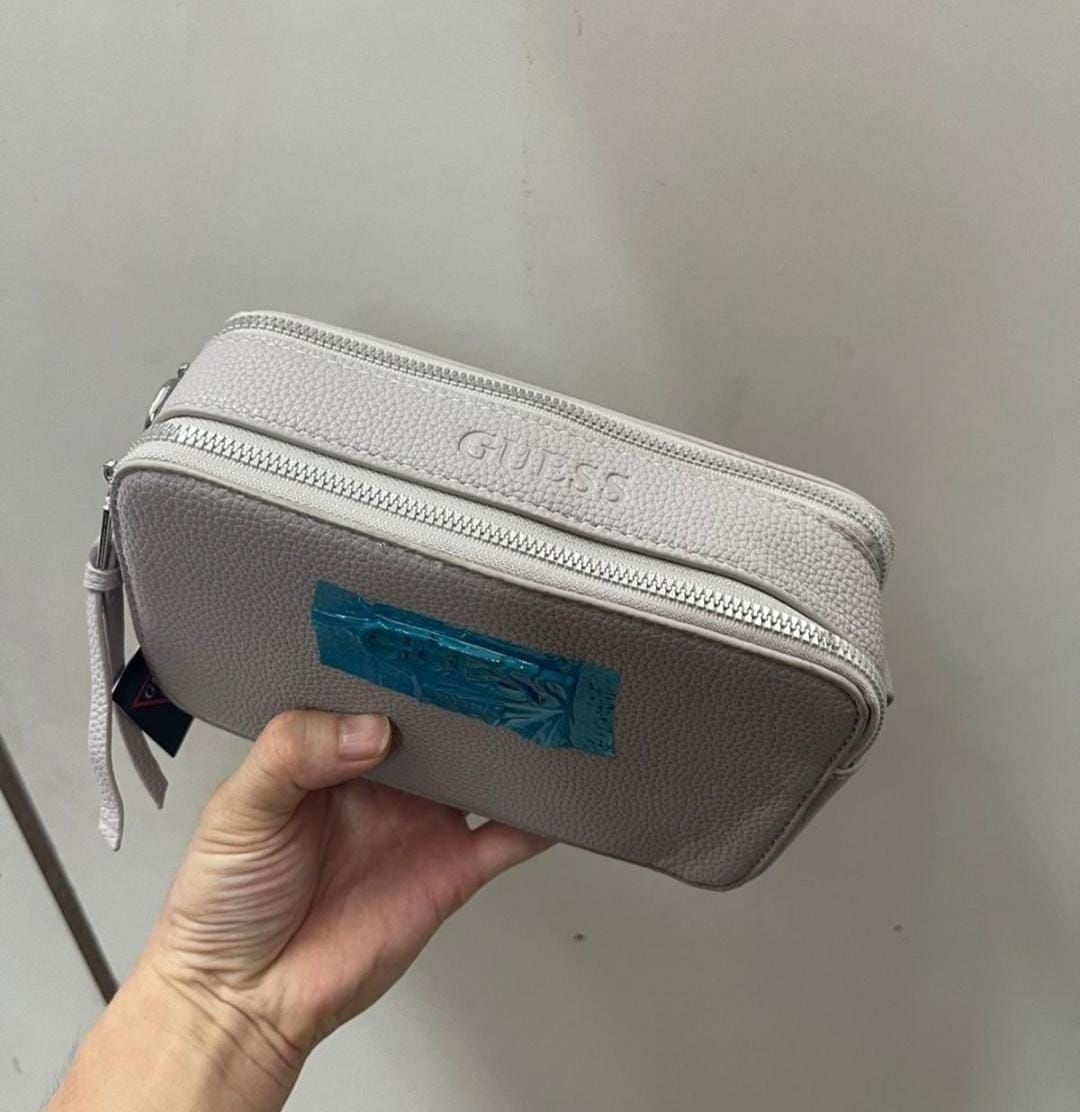 Guess Handbag – Chic & Stylish 👜✨_1