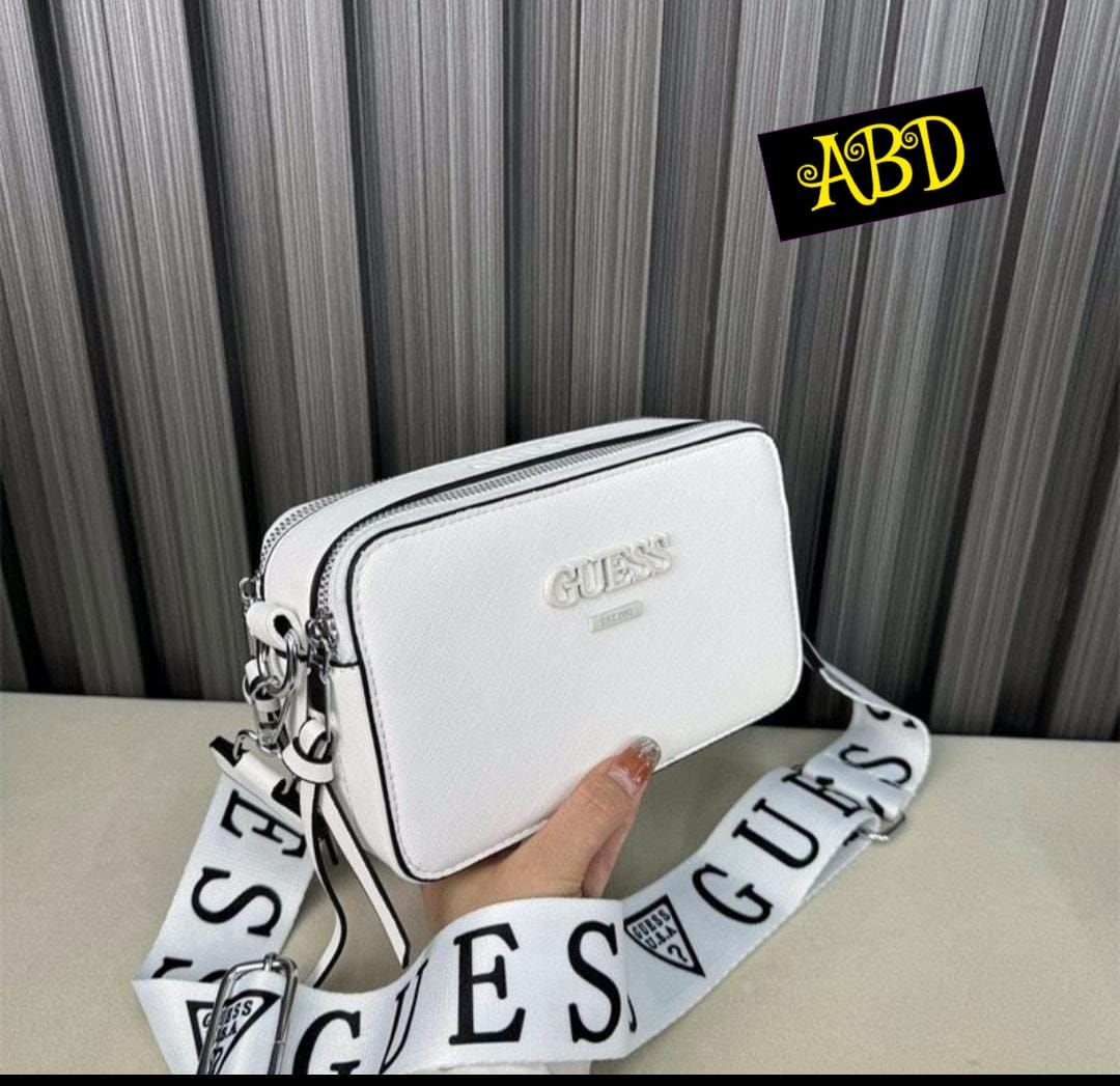Guess Handbag – Chic & Stylish 👜✨_12