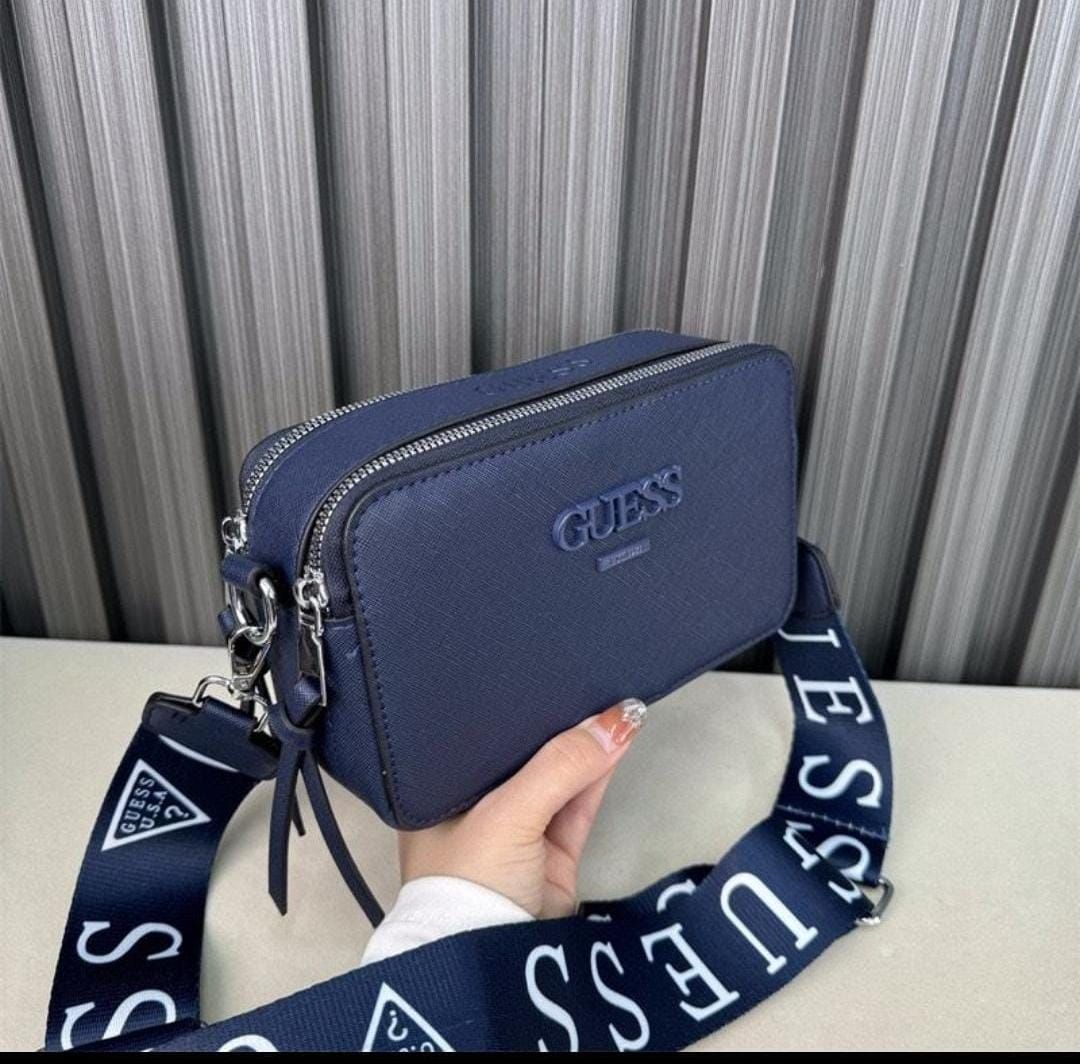 Guess Handbag – Chic & Stylish 👜✨_13