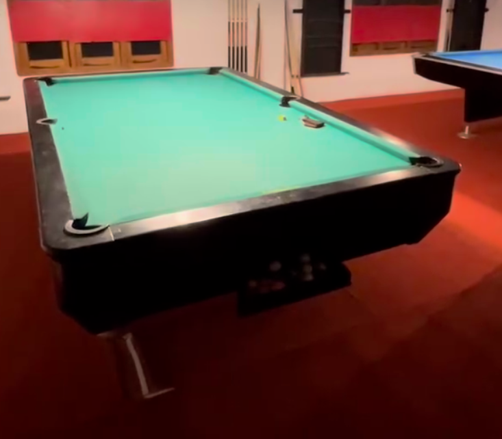 8 Ball Pool Table_0
