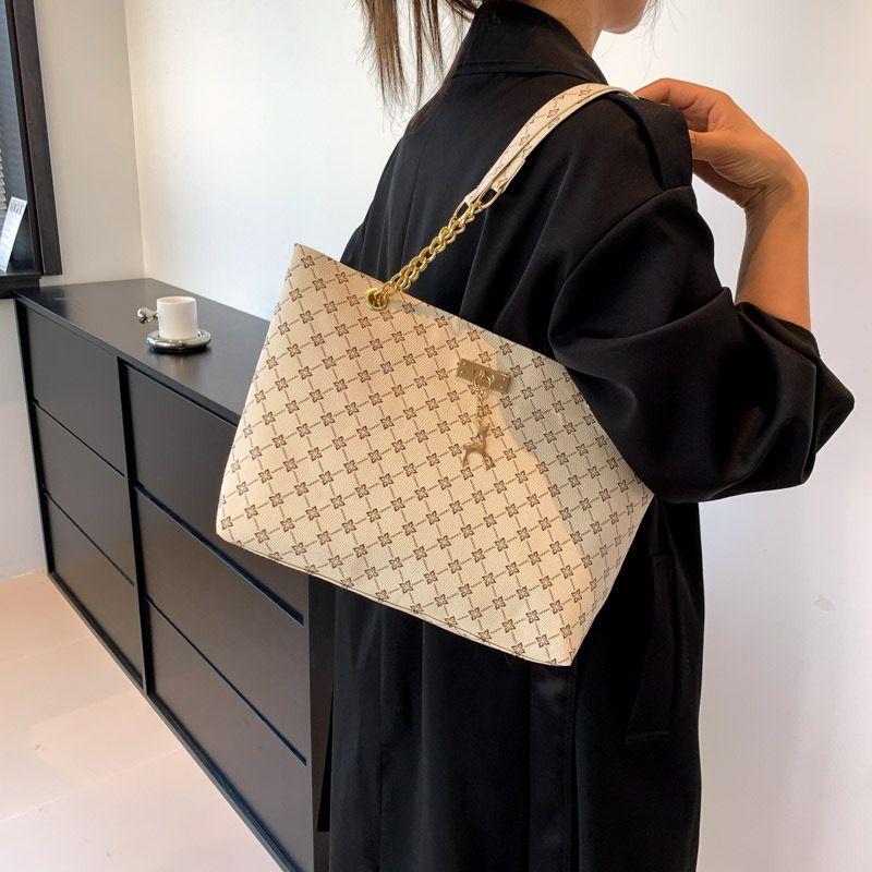 Simple lady bag 4,500 usafiri tu_2