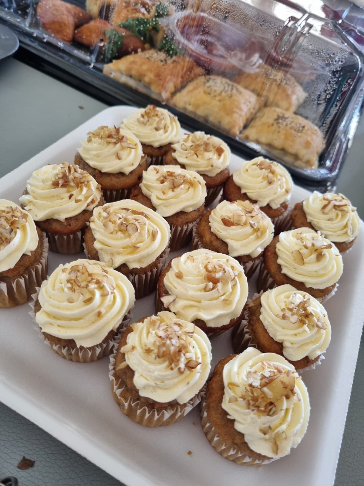 Mini Carrot Cupcakes_0