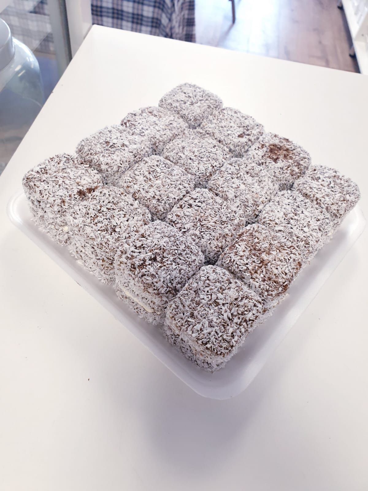 Fresh Cream Lamingtons 8's_0
