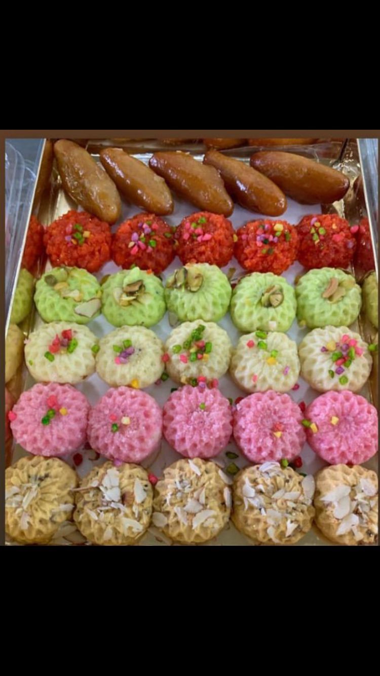 Sweetmeats Mixed Tray 30 pieces_0