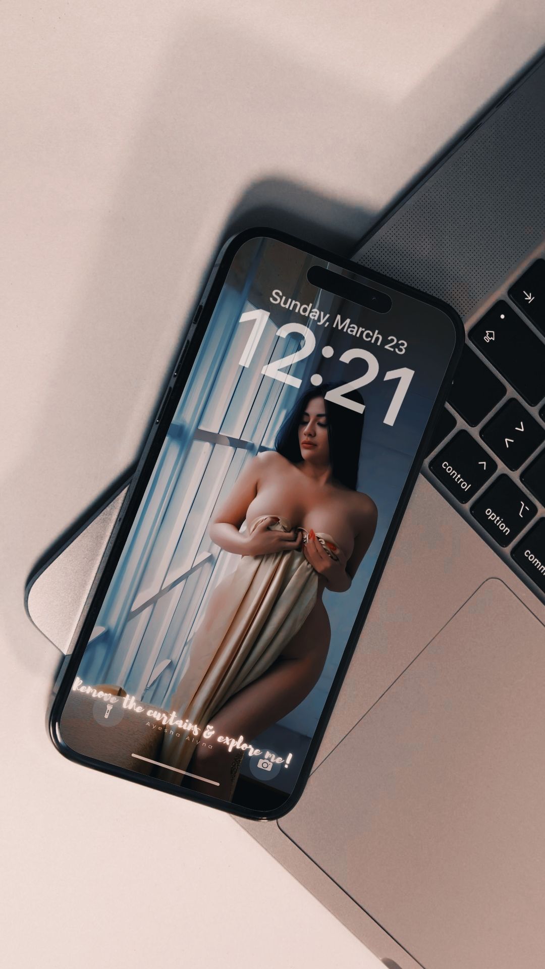 Curtainned Hotness | WALLPAPER | [4K/UHD]_0