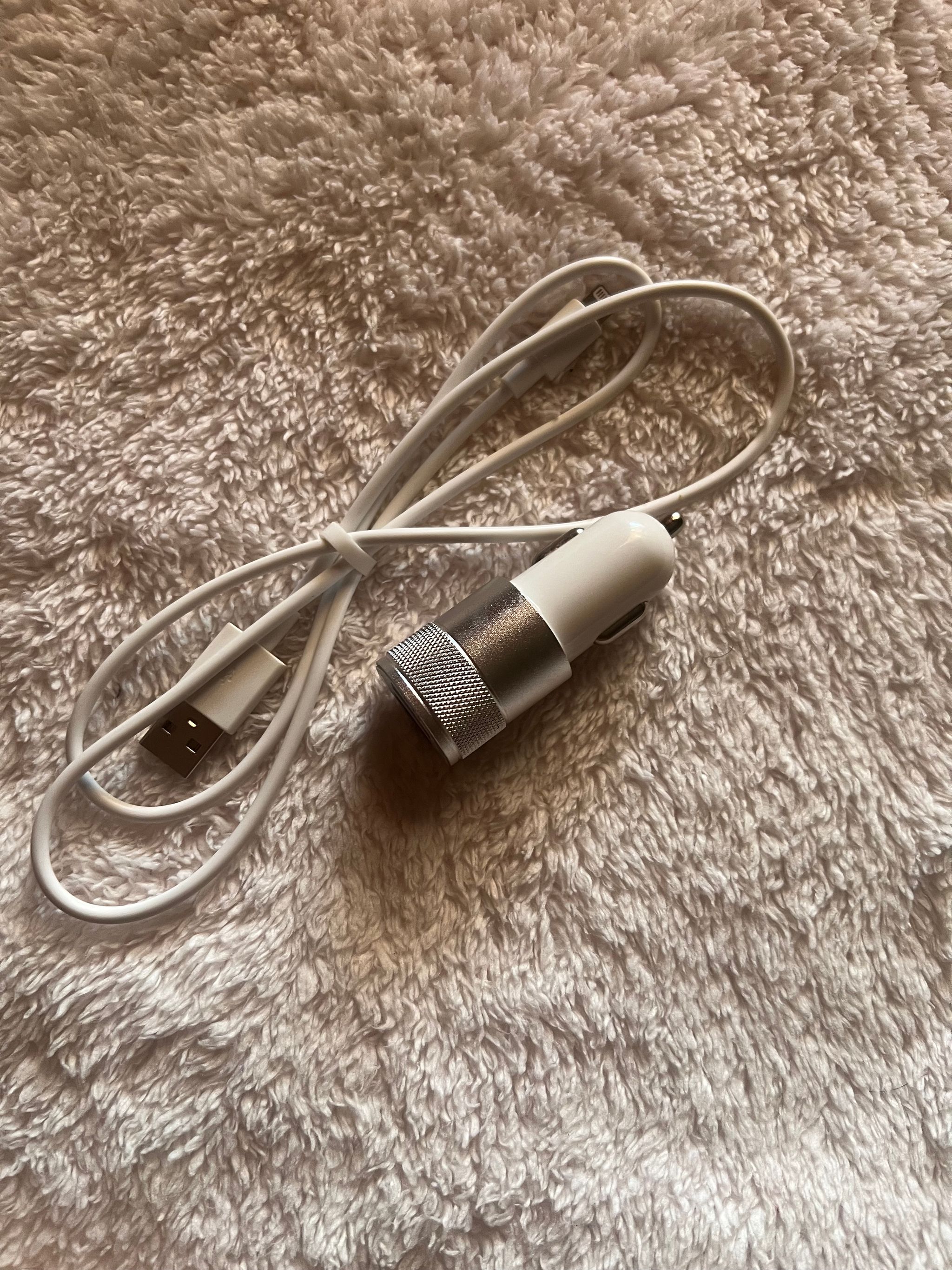 Car IPhone charger _0
