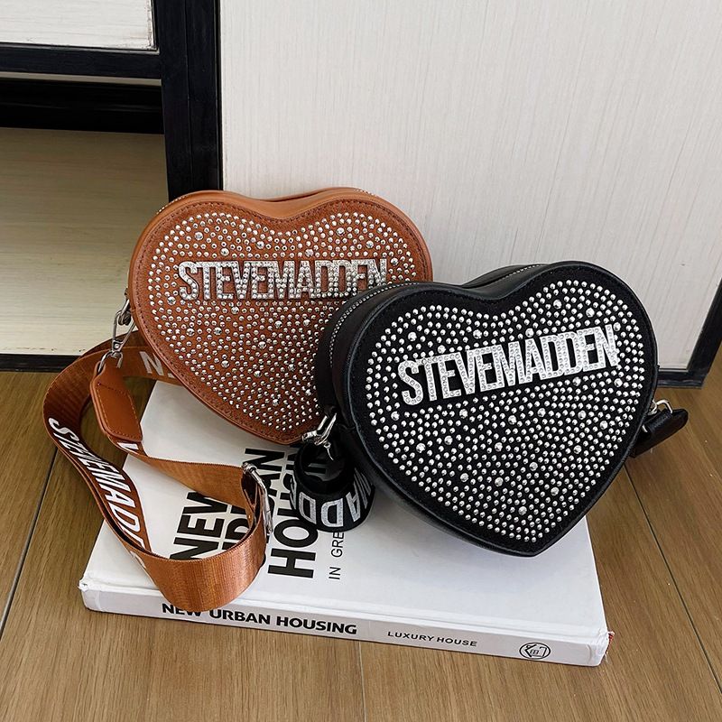 Steve Madden Heart-Shaped Crossbody Bag – Chic & Playful Accessory 💖👜_5