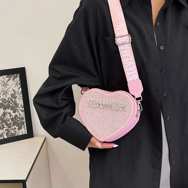 Steve Madden Heart-Shaped Crossbody Bag – Chic & Playful Accessory 💖👜_0