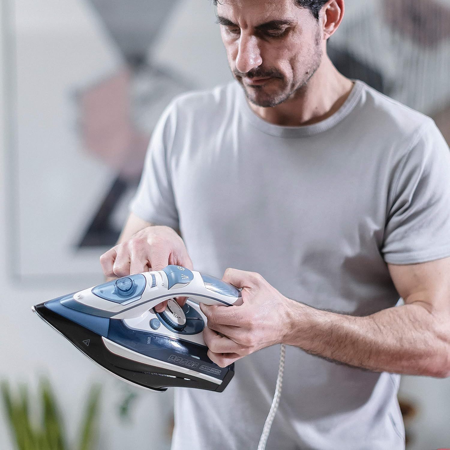 Steam Iron- BLACK AND DECKER - BXIR2402E  BLAU 2400 Plastic 370 ml_2