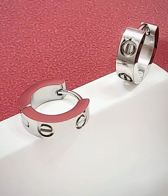 Love hoop earrings_0